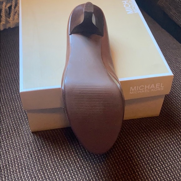 Michael Kors Leather Classic Platform - Picture 4 of 6